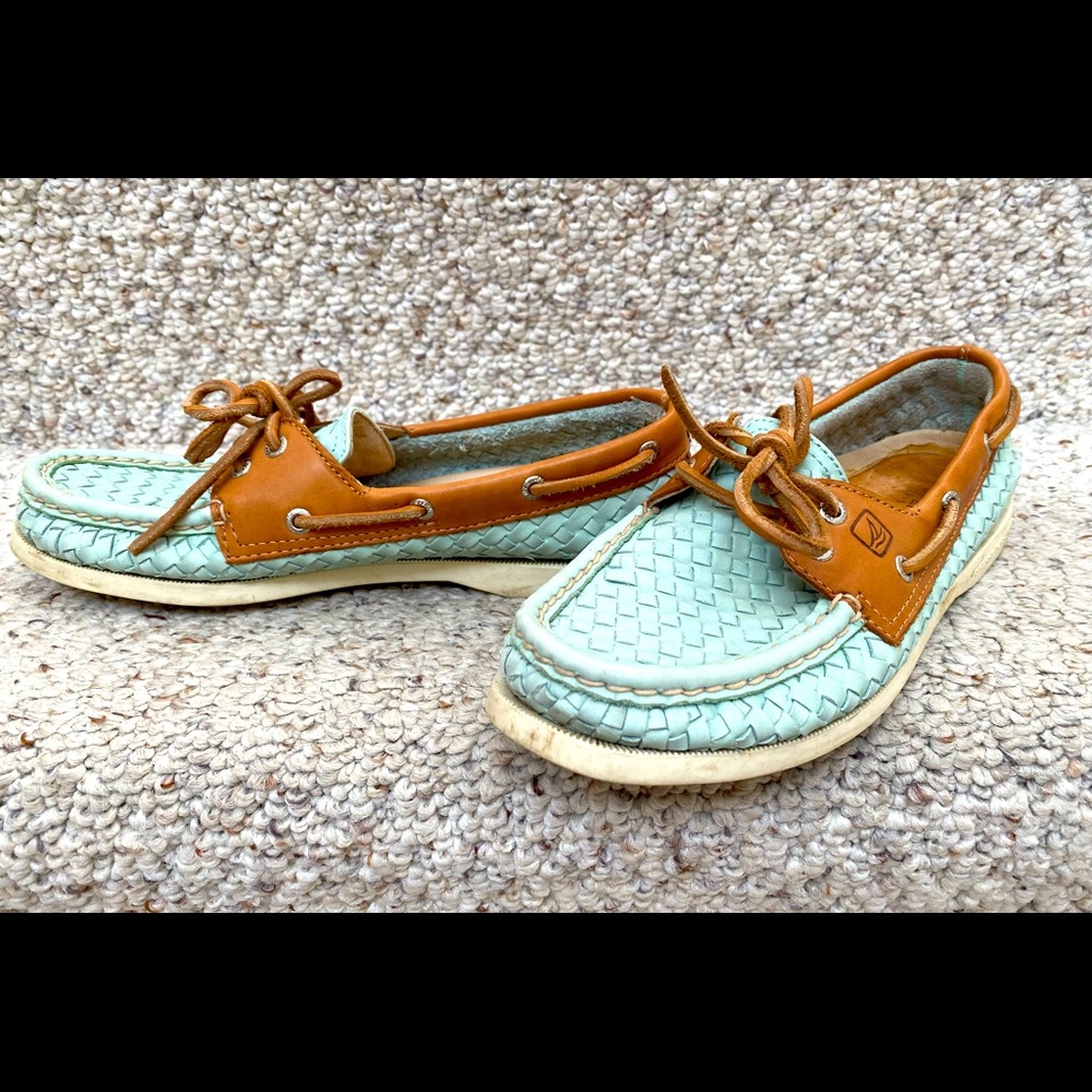 Turquoise sperrys